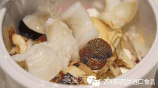 New Zealand Fish Maw, Snail Slices and Pork Ribs Soup recipe