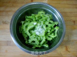 "summer Lazy Meal" Cold Bitter Gourd recipe