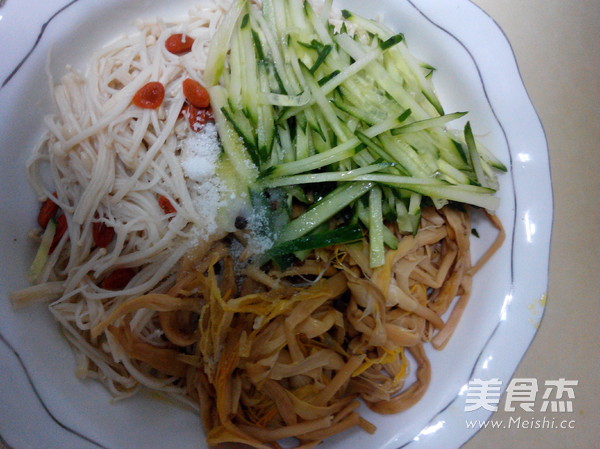 Enoki Mushroom Mixed with Day Lily recipe