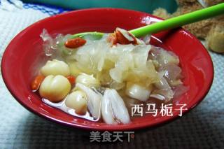 White Fungus and Lotus Seed Soup recipe