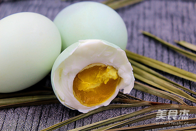 Duck Eggs Marinated in White Wine recipe