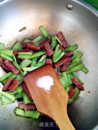 Stir-fried Beef Sausage with Chinese Cabbage Stem recipe