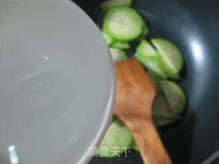 Pork Sausage and Green Radish Belt Noodles recipe