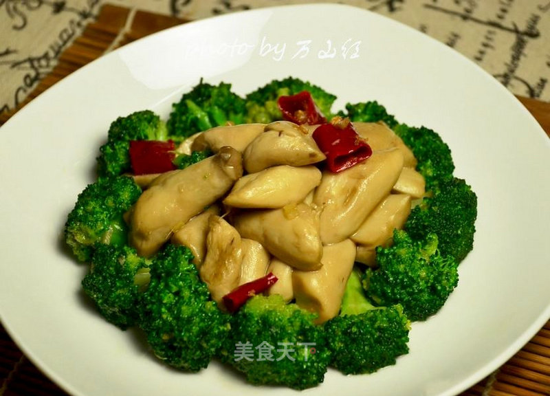 Abalone with Broccoli and Pleurotus Eryngii recipe