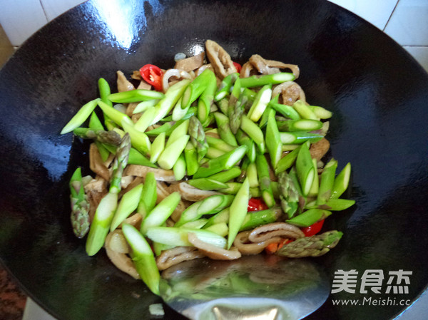 Stir-fried Beef Intestines with Asparagus recipe