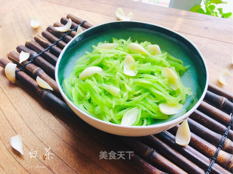 Rely on It to Moisturize The Lungs in Autumn. Stir-fried Lily with Lettuce, Refreshing and Easy to Use recipe