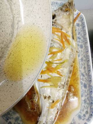 Steamed and Skinned Fish in Soy Sauce recipe