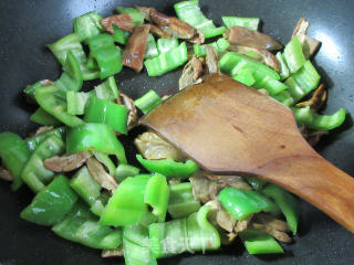 Stir-fried Green Peppers with Porcini Mushrooms recipe