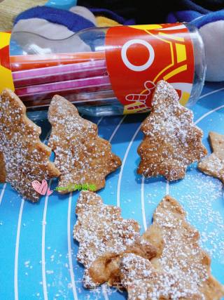 Christmas Biscuits-icing Brown Sugar Sweet and Crispy Biscuits ~ Christmas Occasions, Small Pine Tree Icing Brown Sugar Biscuits for Babies recipe