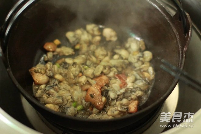 Sea Oysters and Seaweed Clay Pot recipe