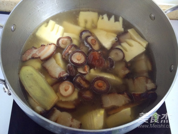 Bamboo Shoots and Bacon Umami Soup recipe