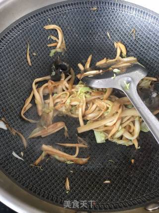 Fried Noodles with King Pleurotus and Sea Cucumber recipe