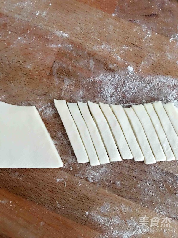 Hand-rolled Noodles with Loofah and Egg recipe