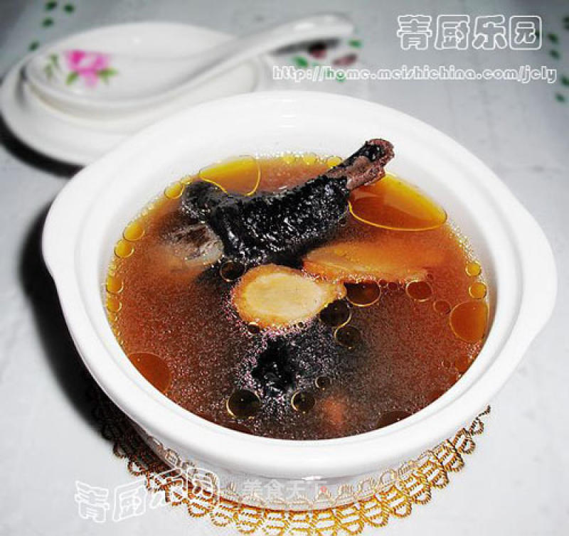 A Nutritious Health Soup for Autumn and Winter-ganoderma Lucidum and American Ginseng Black-bone Chicken Soup recipe