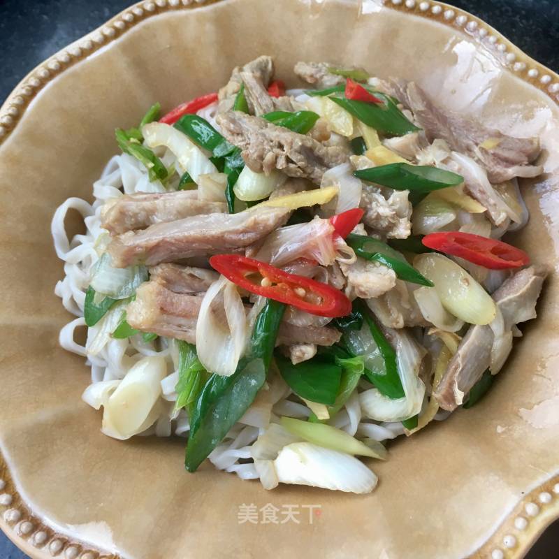 Stir-fried Mutton Noodles with Green Onions recipe