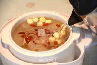 White Fungus and Lotus Seed Soup recipe
