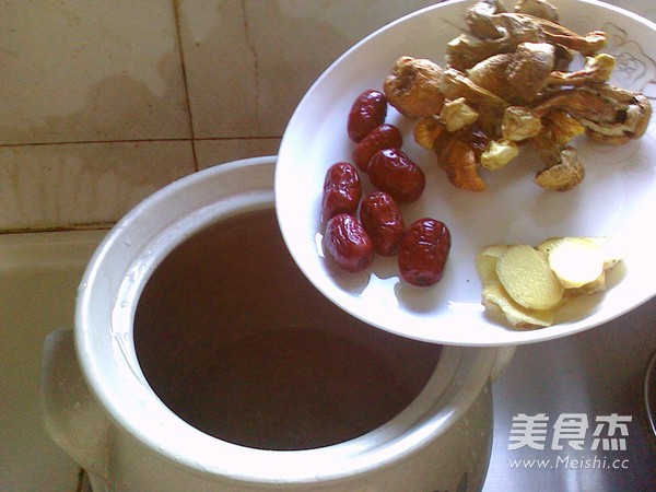 Stewed Chicken Soup with Matsutake Mushroom recipe