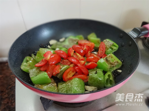 Quail Eggs with Tiger Skin and Green Peppers recipe