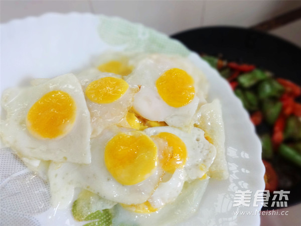 Quail Eggs with Tiger Skin and Green Peppers recipe