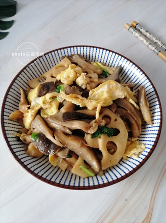 Scrambled Eggs with Mushroom and Lotus Root Slices recipe