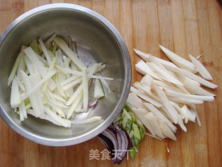 Stir-fried Radish with Coprinus Mushroom recipe