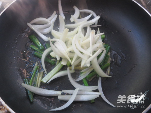 Braised Chicken Wings with Onion recipe