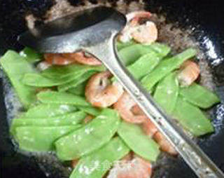 Fried Lentils with Headless Shrimp recipe