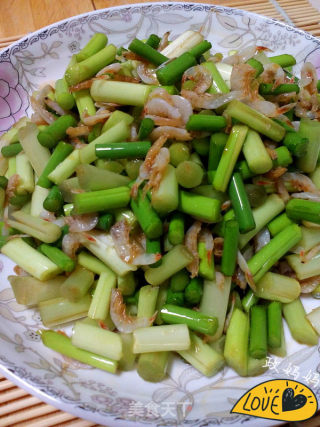 Shrimp Skins Mixed with Garlic Sprouts recipe