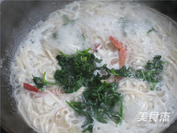 Celery Shrimp Noodle Soup recipe