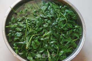 Stir-fried Tenderloin with Acanthopanax Leaves recipe