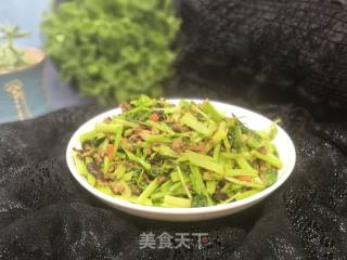 Stir-fried Celery with Shiitake Mushrooms and Minced Meat recipe