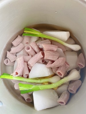 Stewed Small Intestine Radish Soup (clearing Heat and Detoxifying Super Suitable for Summer) recipe