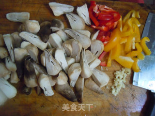 Vegetarian Dishes are Also Nutritious--sweet Pepper and Straw Mushrooms recipe