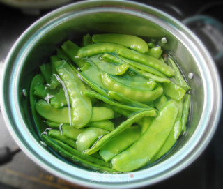 Stir-fried Snow Peas with Sausage recipe