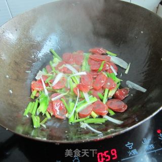 Stir-fried Sausages with Garlic Celery recipe