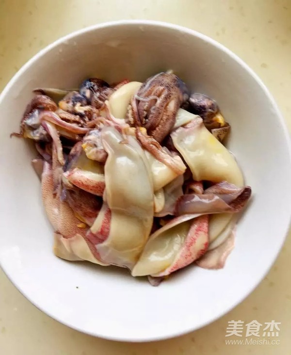 Stir-fried Pentube Fish with Leek recipe