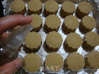 Full Moon Mid-autumn Festival----------[cantonese Strawberry Bean Paste Mooncakes] recipe