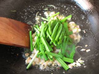 Stir-fried Shredded Shrimp with Leek recipe