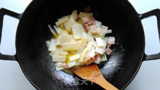Stir-fried Bacon with Green Garlic and Bamboo Shoots recipe