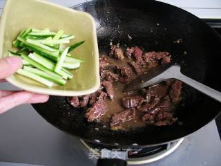 Stir-fried Beef with Fresh Mushrooms recipe