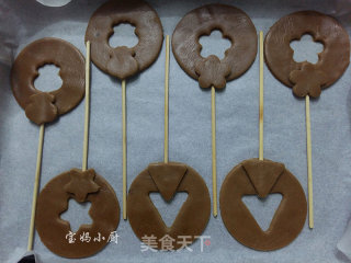 Beaming Biscuit Lollipop recipe