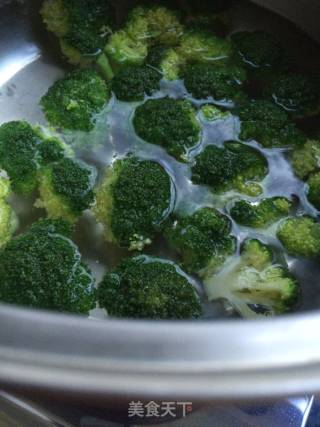 Broccoli with Fungus recipe