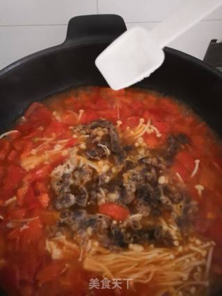 Beef Slices with Tomato and Enoki Mushroom recipe