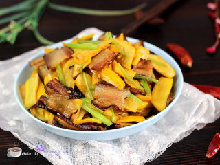 Stir-fried Bacon with Banana and Zucchini recipe