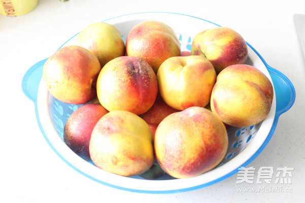 Homemade Canned Yellow Peaches recipe