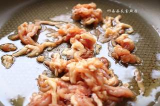 Green Pepper Shredded Pork Topped Noodles recipe