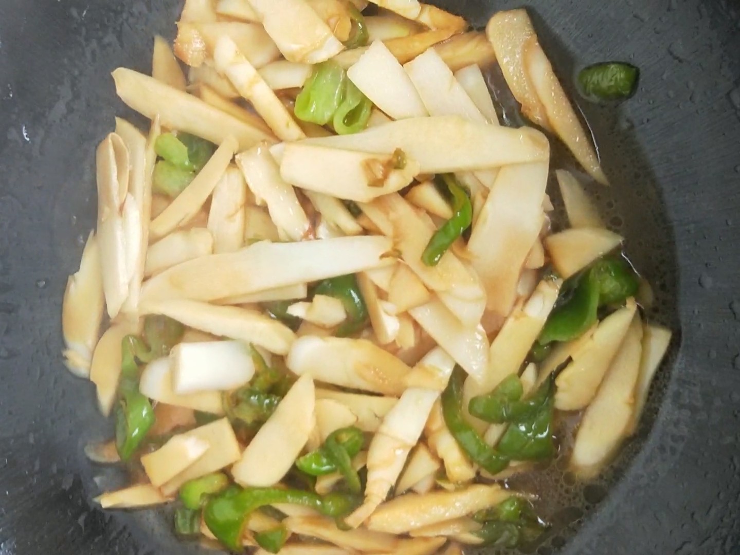 Stir-fried Bamboo Shoots with Green Pepper recipe