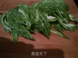 Stir-fried Bitter Gourd with Chopped Pepper and Black Bean Sauce recipe