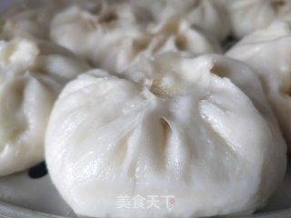 Donkey Meat Dumplings Buns with Green Onions and Carrots recipe