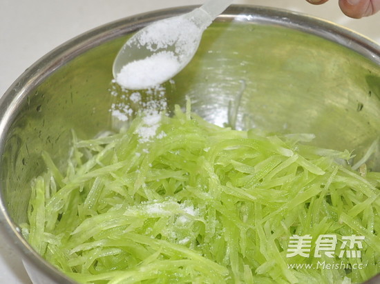 Refreshing Shredded Lettuce recipe